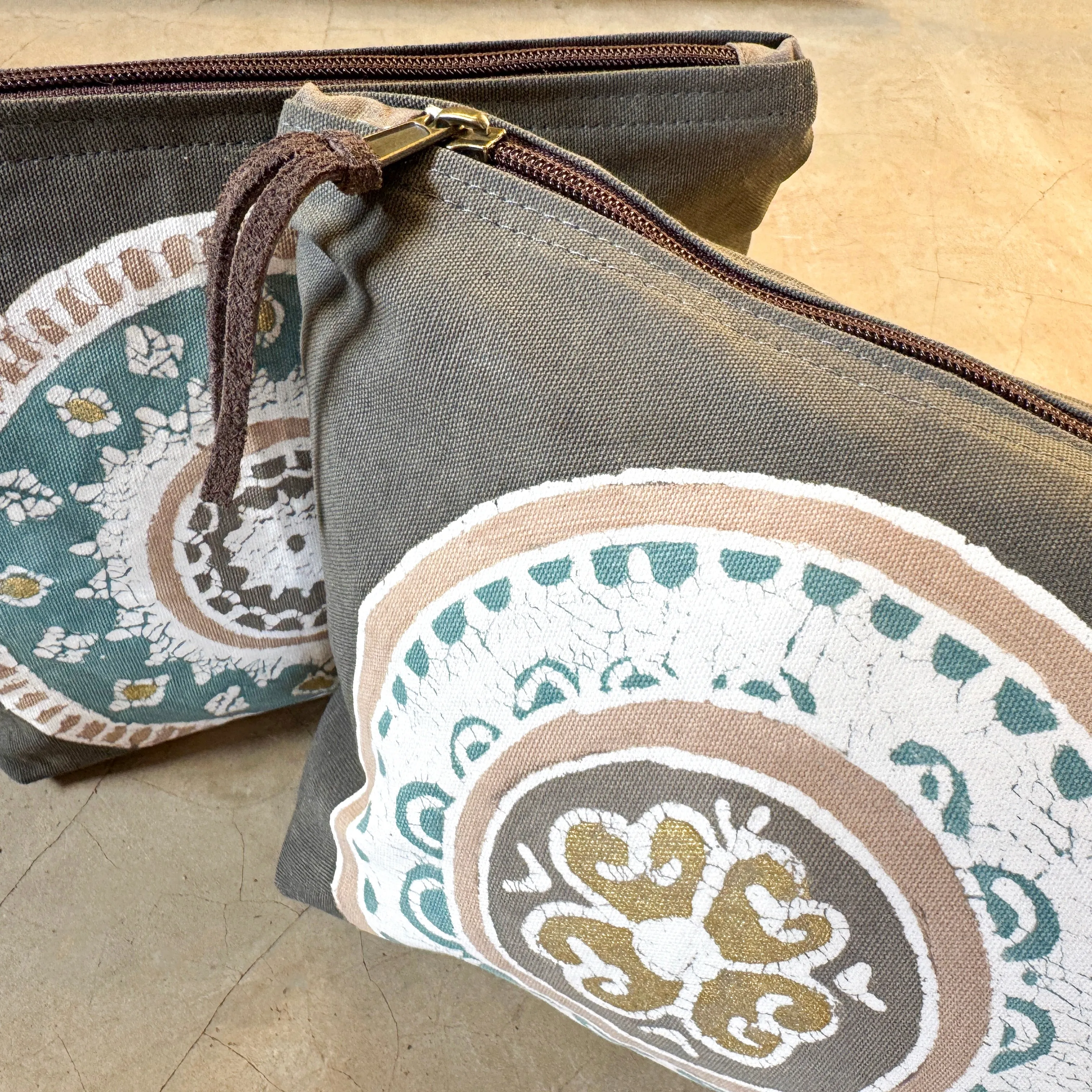 African Circles Teal Collection Wash Bags in Grey